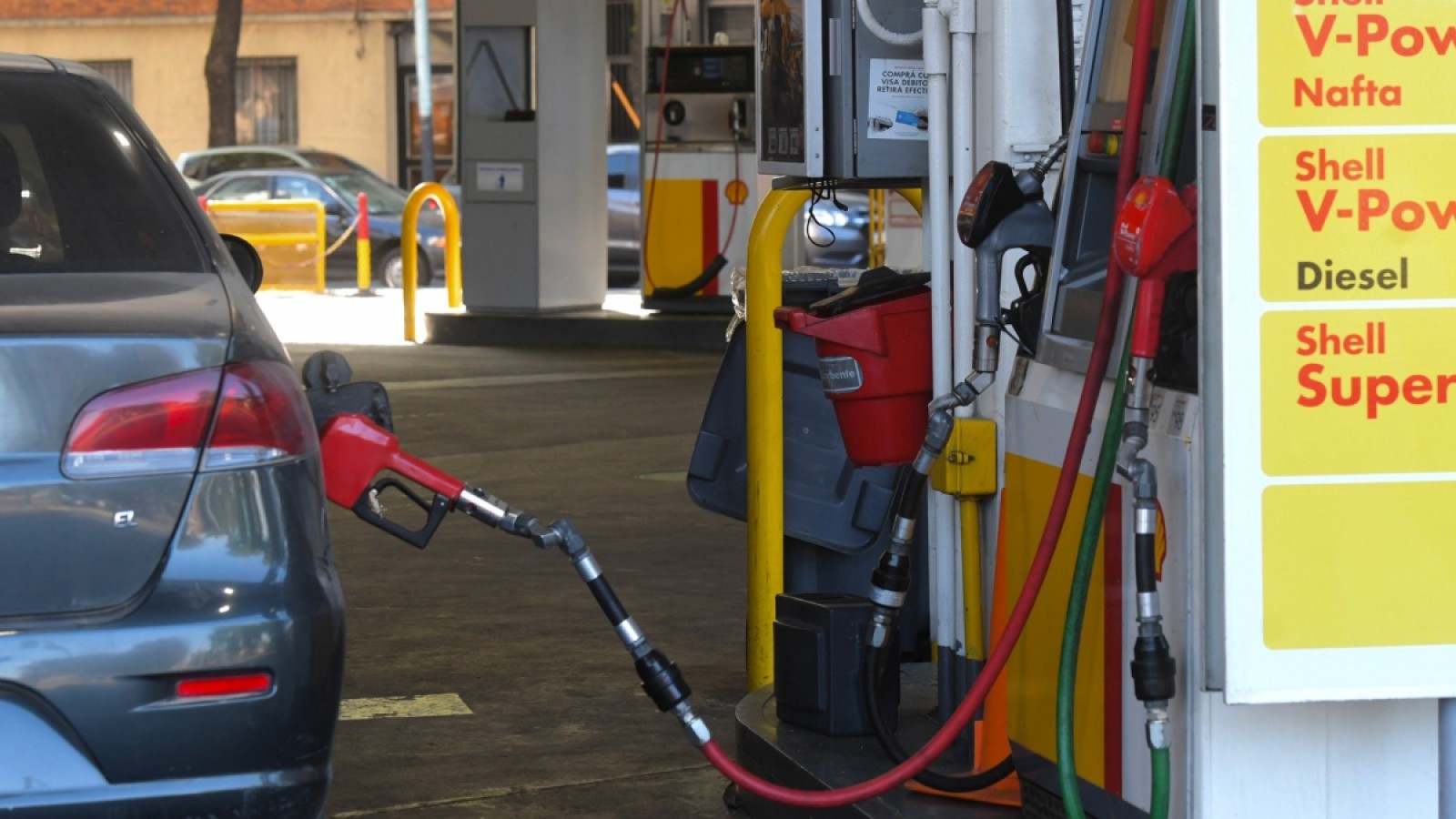 Energía y petroleras acuerdan mayor importación de combustible para atender suba de demanda